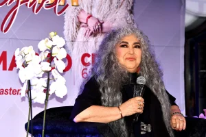 Amanda Miguel revealed that Karol G agreed to do a collaboration with her