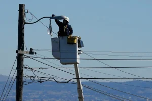 Los Angeles voters will decide on renovating 200,000 streetlights