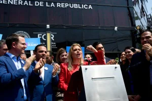 Governor of Chihuahua goes to the FGR for an operation with CIA agents and refuses to testify because she has jurisdicti