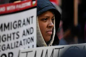 They denounce �inhumane� conditions against migrants detained in building 26 of Federal Plaza in NY