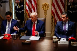 Trump rejects Iran's control of the Strait of Hormuz and issues a new military warning