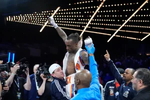 O'Shaquie Foster fought to retain his title against Raymond Ford