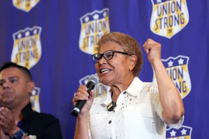 Bass hopes to obtain the votes to be re-elected as mayor of Los Angeles