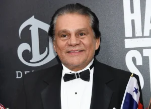 Roberto Dur�n demeans Mayweather, �He is a weak boxer�