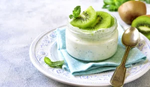 Kefir with kiwi or blueberries: a 7-day plan to sleep better without pills