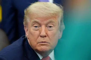Appeals court allows Trump to temporarily maintain 10% global tariff