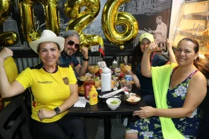 Ecuadorians from Los Angeles do not lose faith in their team