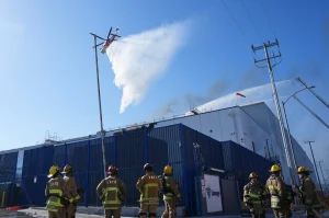 Los Angeles Fire Department issues confinement order for fire
