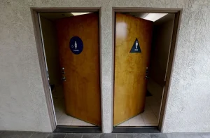Real estate agent fired after reporting a father with his daughters in the women's bathroom