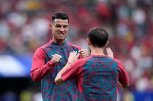 Cristiano Ronaldo shows a Portugal team always united