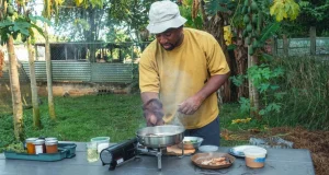 �Junk food� is not the best or the only option to feed yourself when you go on a hike or camping trip.