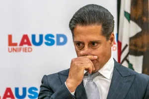 Carvalho resigns as LAUSD superintendent after FBI investigation