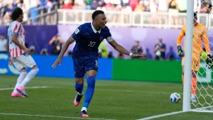 Led by Mbapp�, France reaches the quarterfinals of the World Cup for the fourth consecutive time