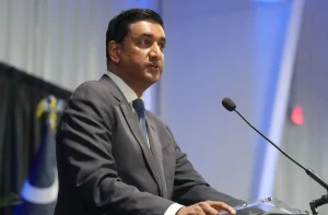 Congressman Ro Khanna denounces that Israeli soldiers held him in the West Bank