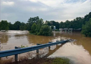 Heavy flooding in Missouri: more than 350 people rescued and the threat of new rains continues