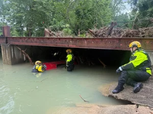 Flooding persists in central and eastern US as West breaks heat records