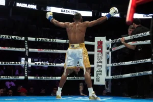 Cuban Andy Cruz knocked out Mexican Abrahan Montoya in three rounds in California