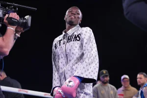 Richardson Hitchins debuted with a victory at the Zuffa Boxing event against the Mexican Salas