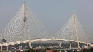 The new bridge that connects Canada with the US and became a symbol of the divisions between both countries