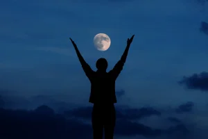 What is good to do and not do during a full Moon, according to astrology