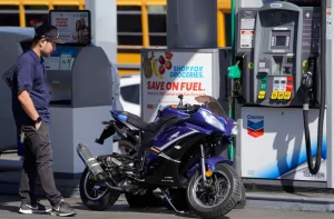 Gasoline in Los Angeles breaks another record: where to find the lowest prices