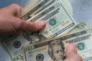 California minimum wage increases to $17.40 per hour in 2027