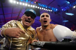 Tefimo Lpez attacks Davis after rejecting the juicy purse to fight Haney