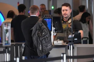 ICE intensifies arrests at airports: up to 40 immigrants detained per day