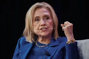 Hillary Clinton attacks the White House remodeling demanded by Donald Trump