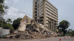 Venezuela raises the death toll from the 7.2 and 7.5 magnitude earthquakes to 6,301