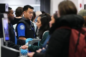Noem announces $10,000 bonuses for TSA agents who worked during the shutdown